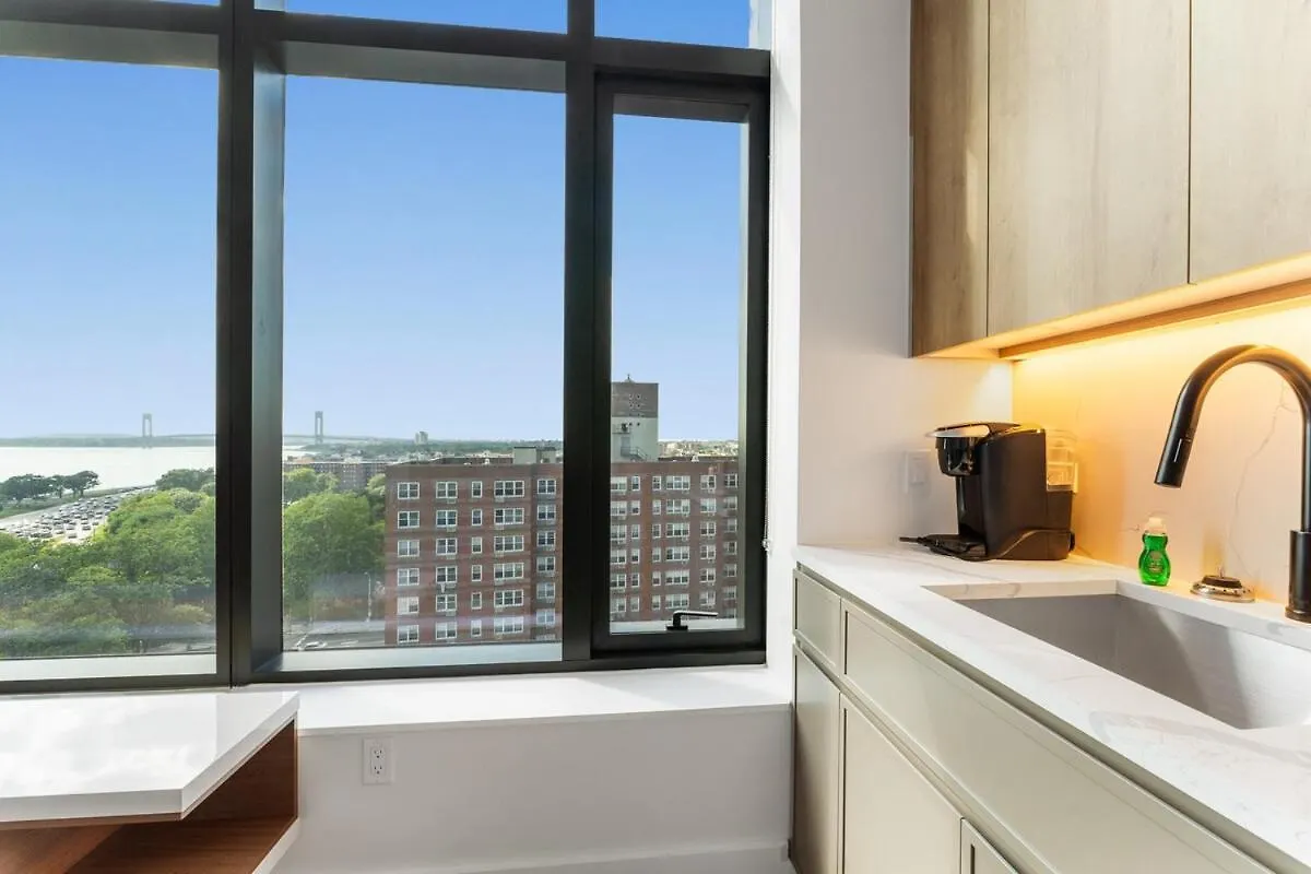 アパート Sleek And Stylish Studio, Luxe Perks In Prime Spot ニューヨーク 米国
